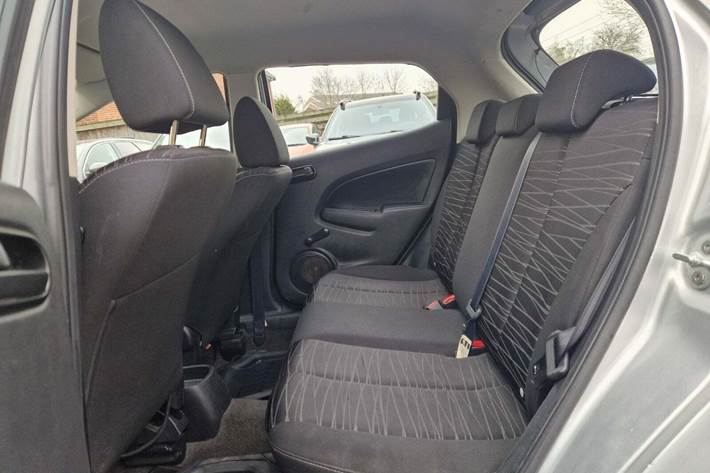 Sølv Mazda 2 fra 2008