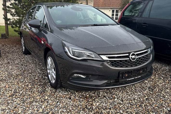 Grå Opel Astra fra 2016