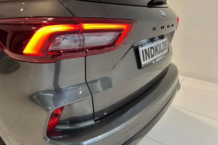 Grå Ford Kuga fra 2024
