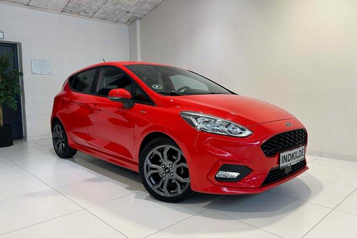 Rød Ford Fiesta fra 2019 set udefra
