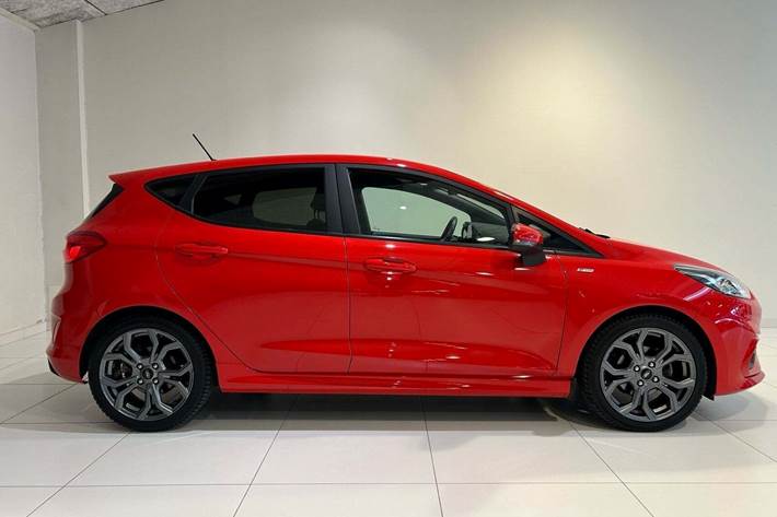 Rød Ford Fiesta fra 2019
