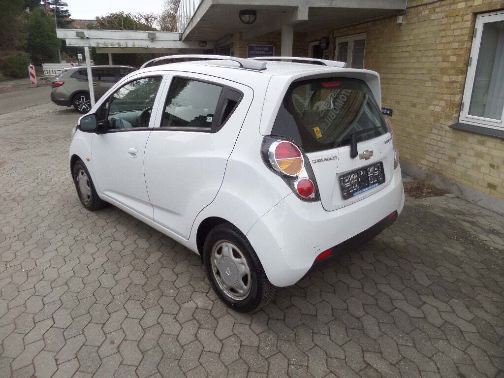Hvid Chevrolet Spark fra 2011