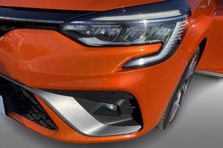 Orange Renault Clio V fra 2020