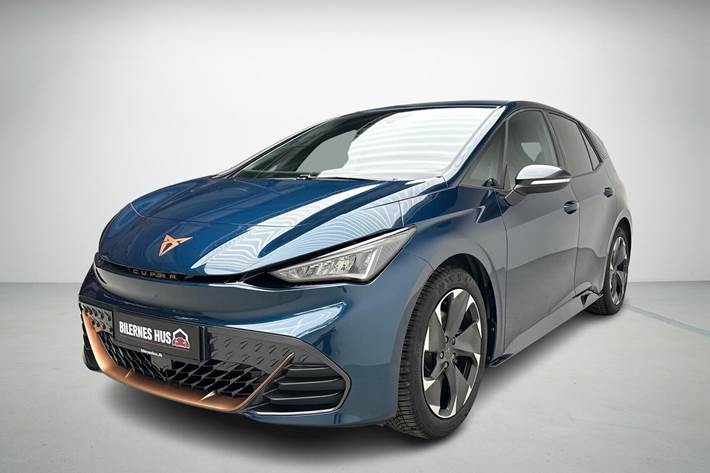 Blå Cupra Born fra 2022 set udefra