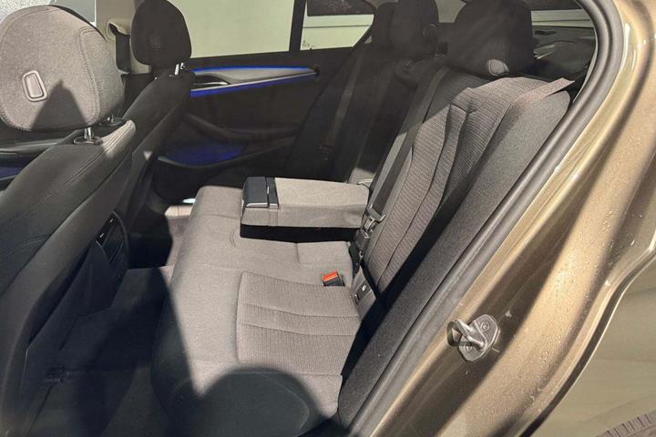 Brun BMW 520d fra 2018