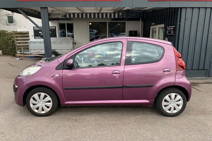 Lilla Peugeot 107 fra 2013