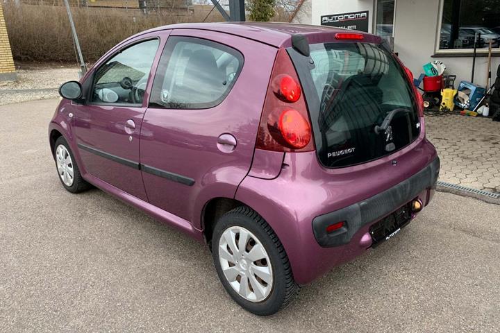 Lilla Peugeot 107 fra 2013