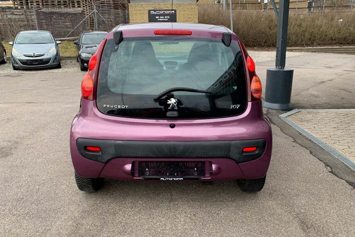 Lilla Peugeot 107 fra 2013