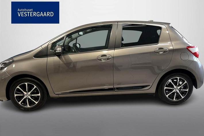 Beige Toyota Yaris fra 2019