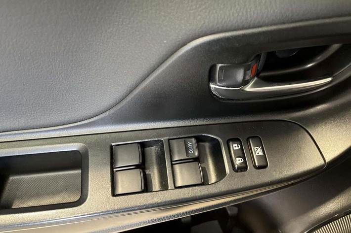 Beige Toyota Yaris fra 2019