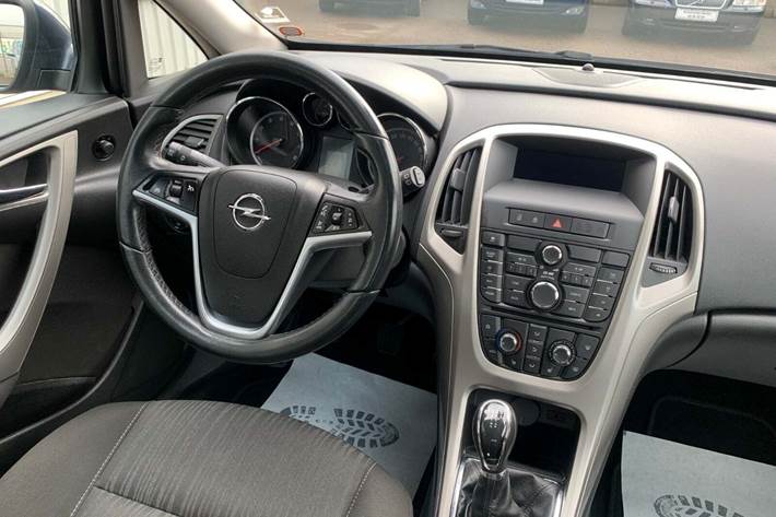 Blå Opel Astra fra 2010