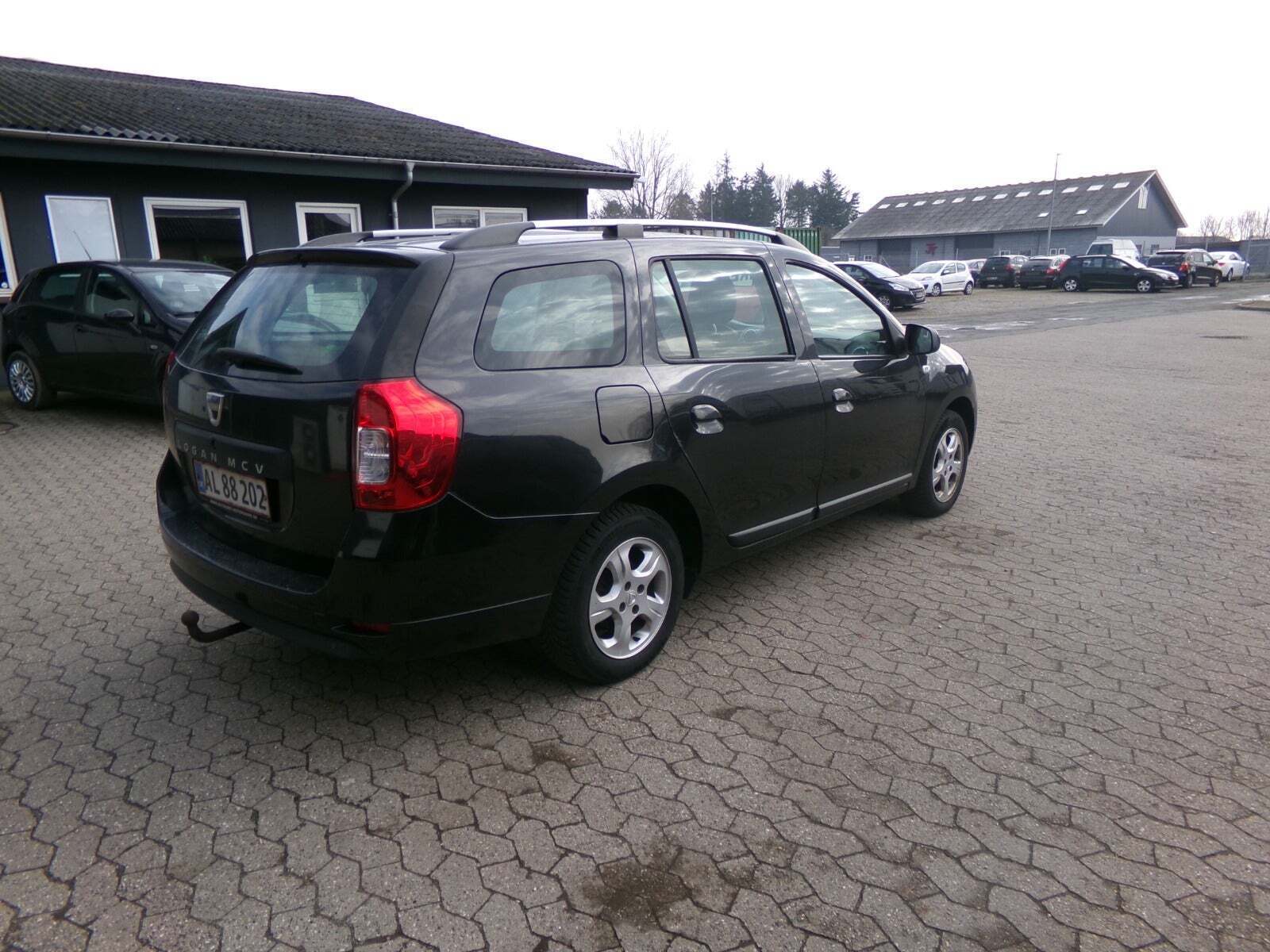 Sort Dacia Logan fra 2014