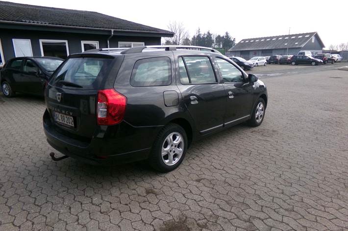 Sort Dacia Logan fra 2014