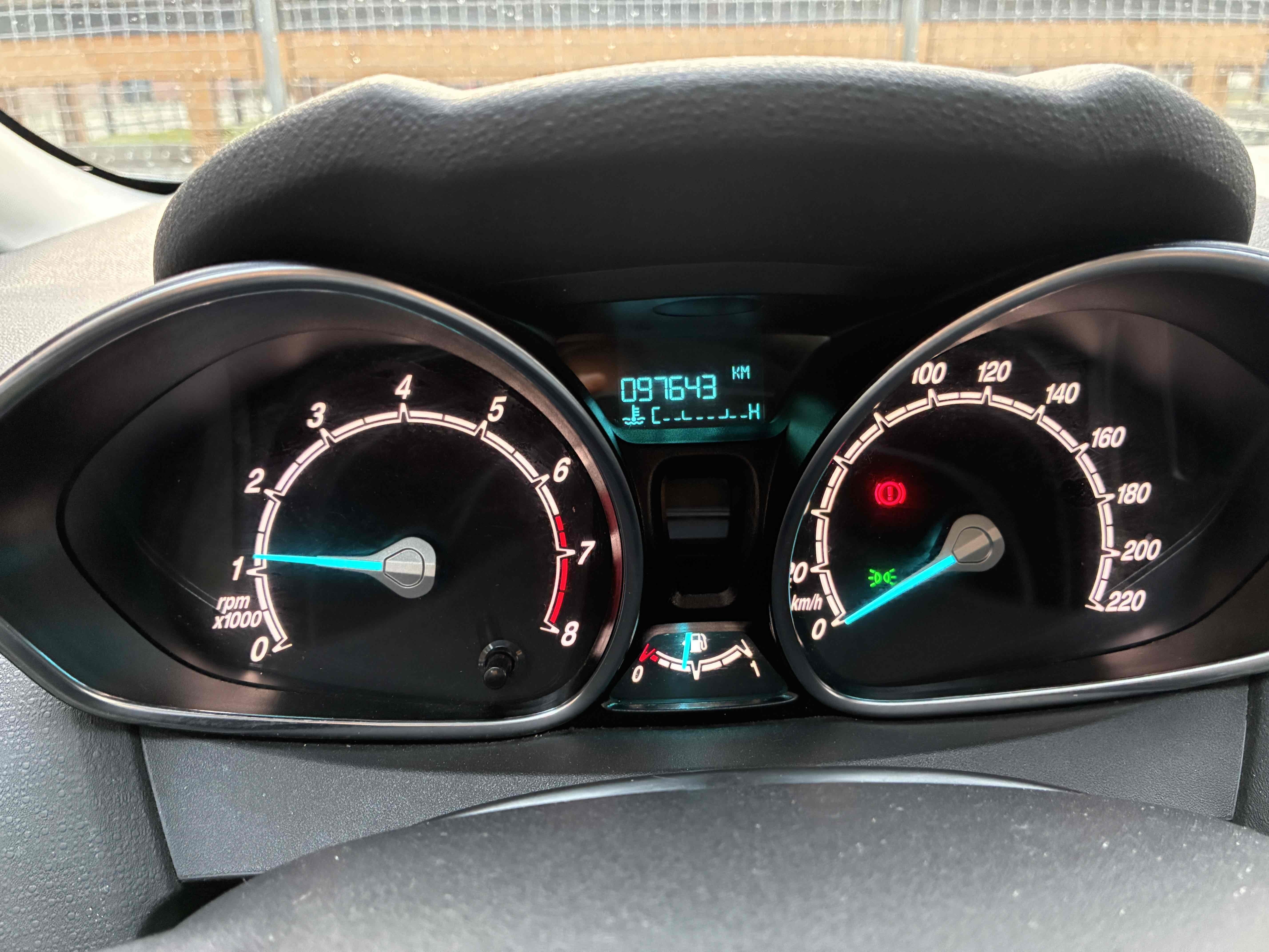 Blå Ford Fiesta fra 2013