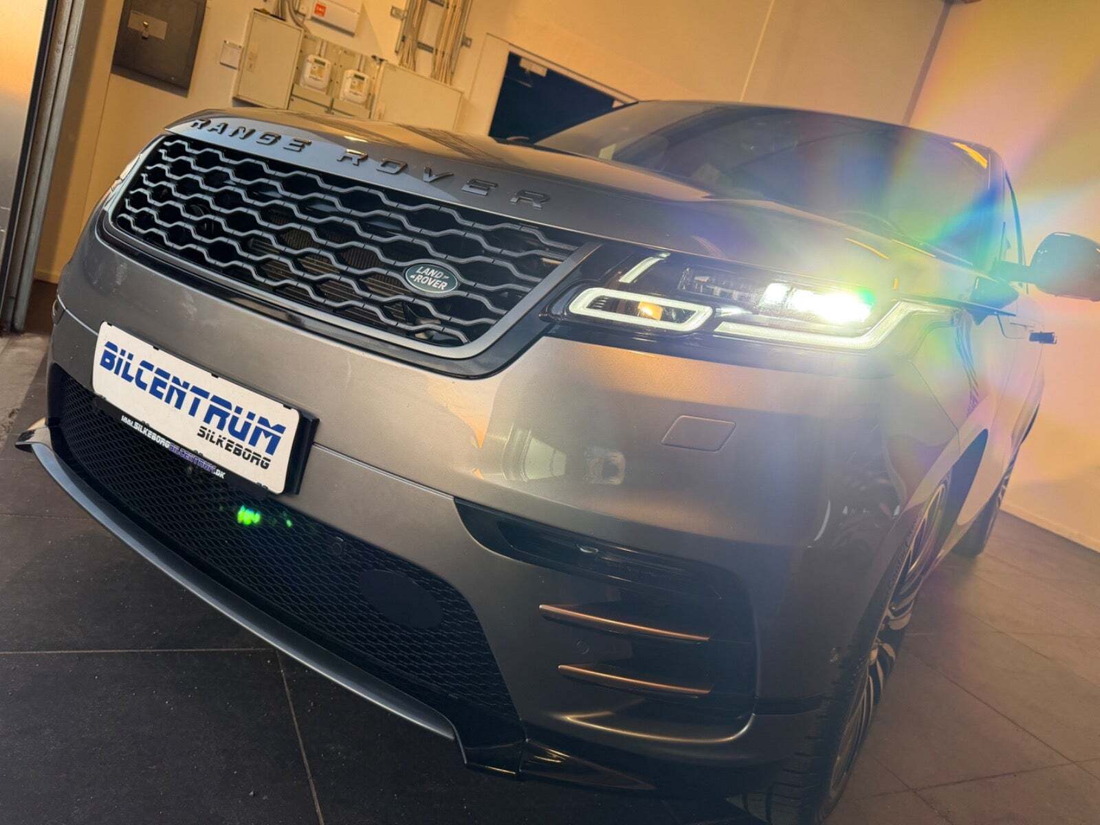 Grå Land Rover Range Rover Velar fra 2018