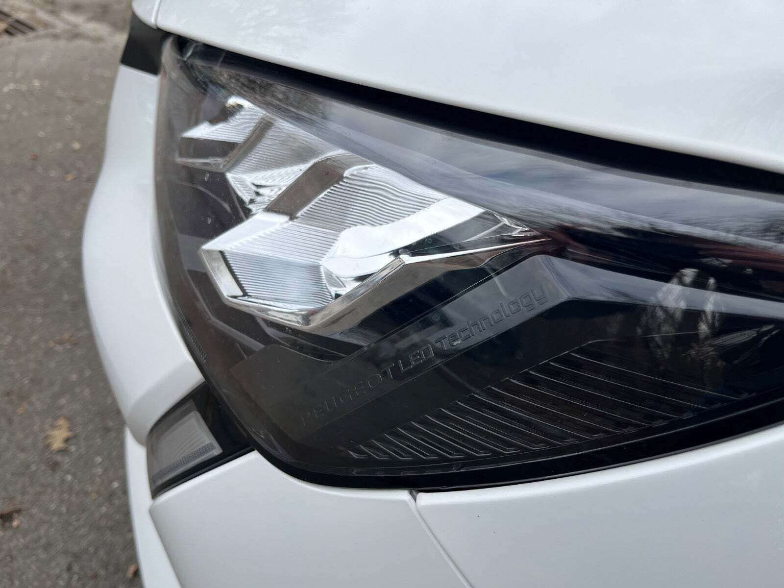 Peugeot 208 1,2 PureTech 75 Black Limited