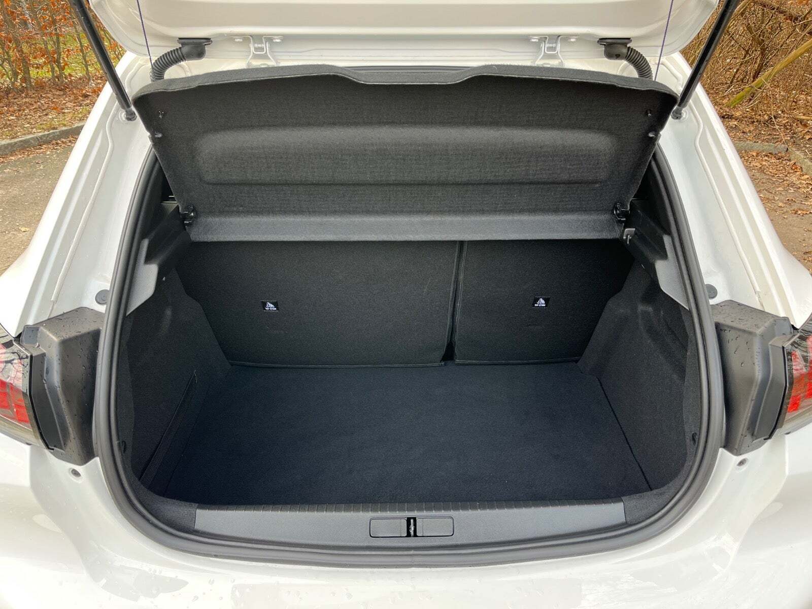 Hvid Peugeot 208 fra 2023