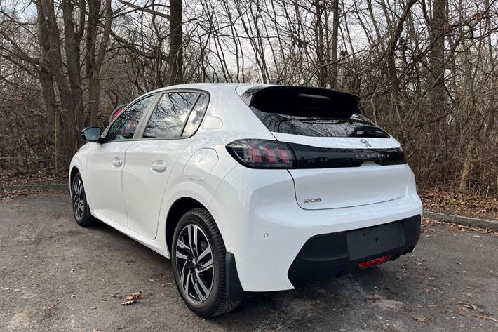 Hvid Peugeot 208 fra 2023
