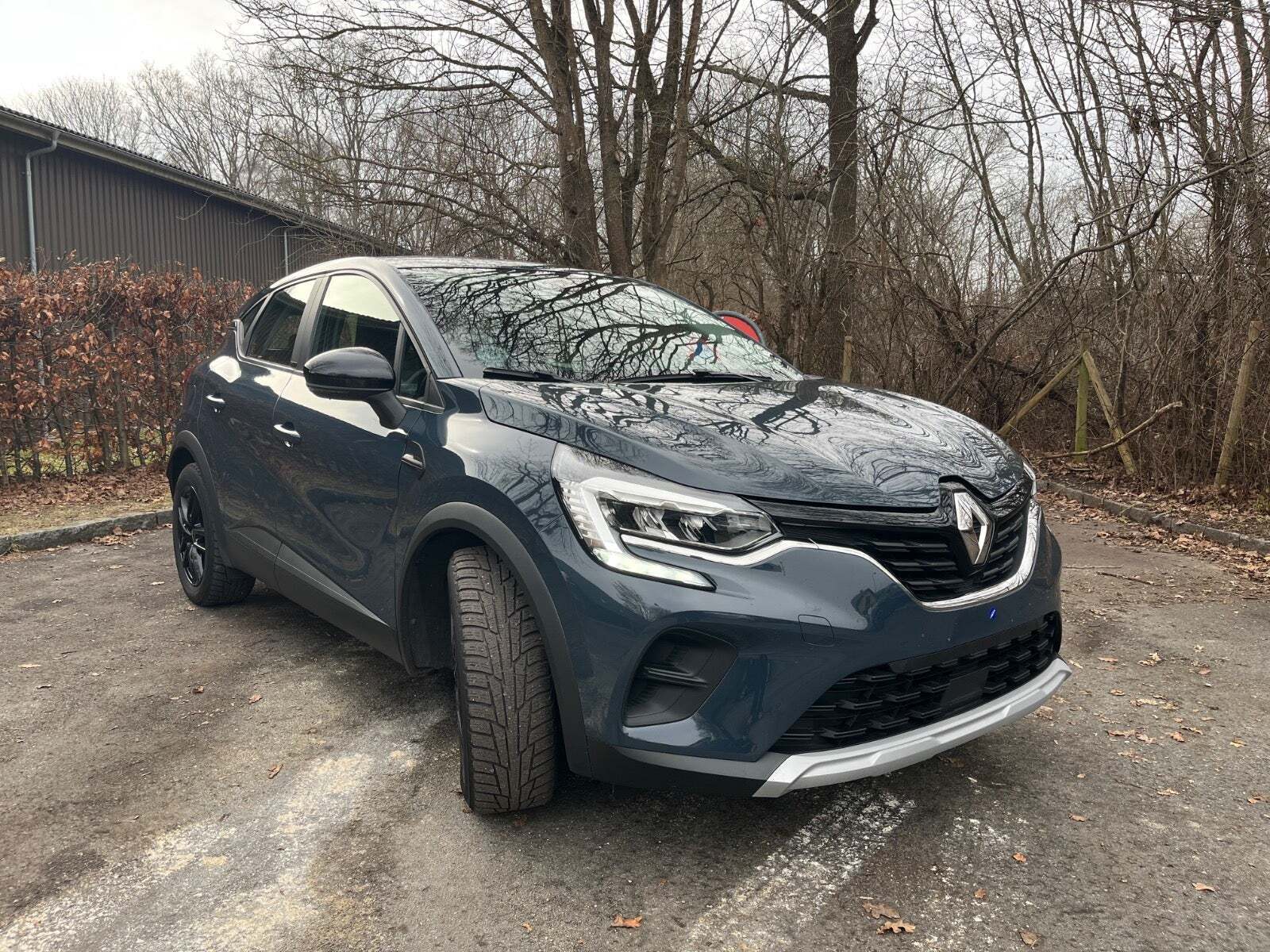 Grå Renault Captur fra 2021