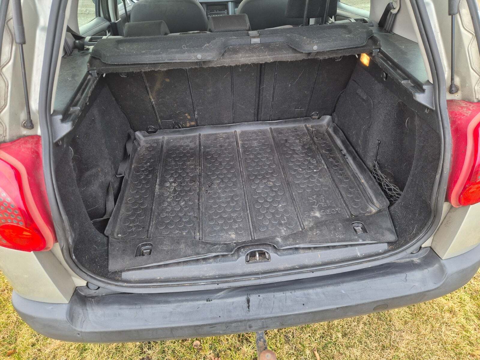 Orange Peugeot 207 fra 2009