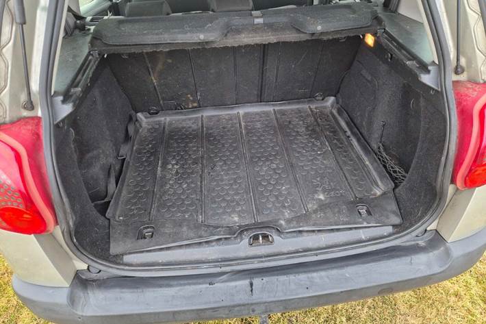 Orange Peugeot 207 fra 2009