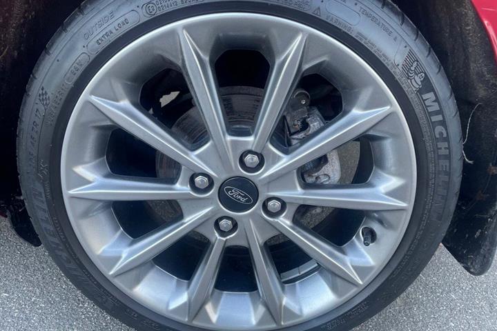 Rød Ford Fiesta fra 2019