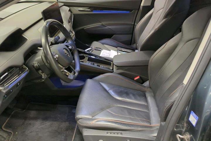 Grå Skoda Enyaq fra 2022