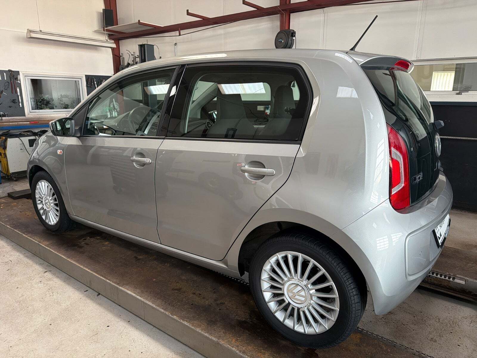 Orange VW UP! fra 2016