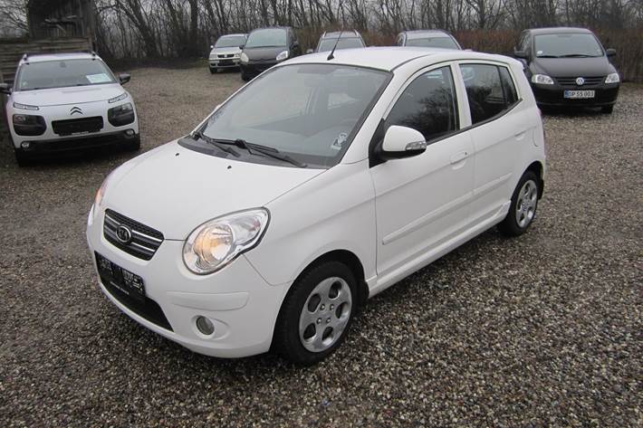 Hvid Kia Picanto fra 2009 set udefra