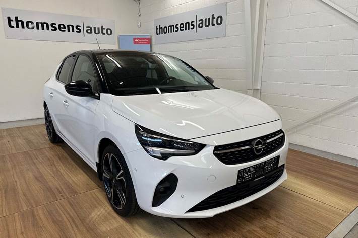 Hvid Opel Corsa fra 2021 set udefra