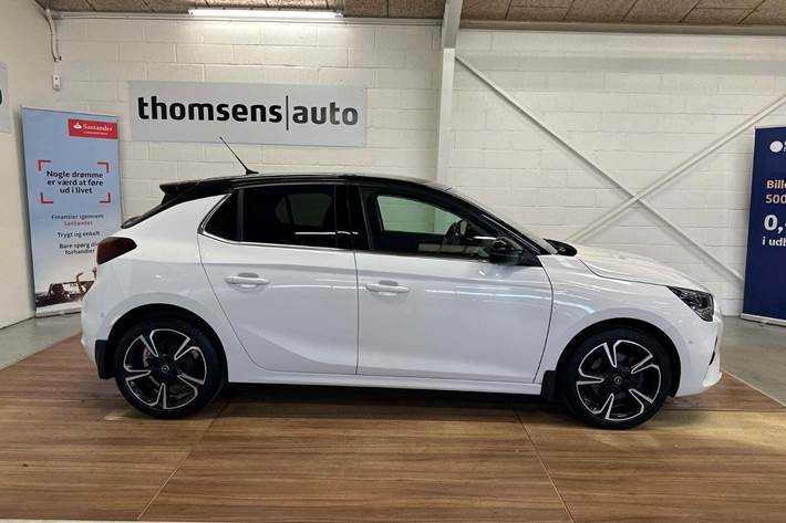 Hvid Opel Corsa fra 2021