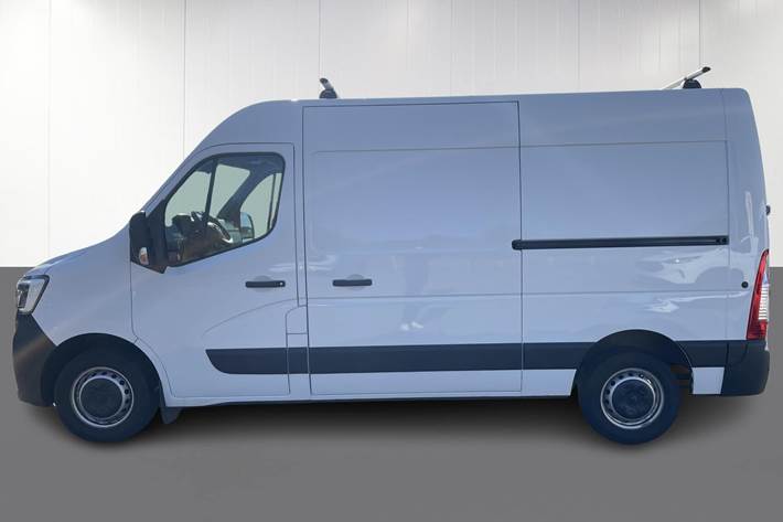 Hvid Renault Master fra 2023