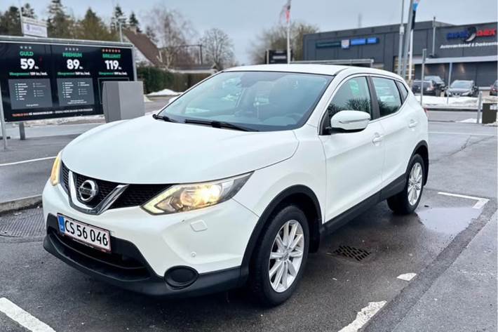 Hvid Nissan Qashqai fra 2014