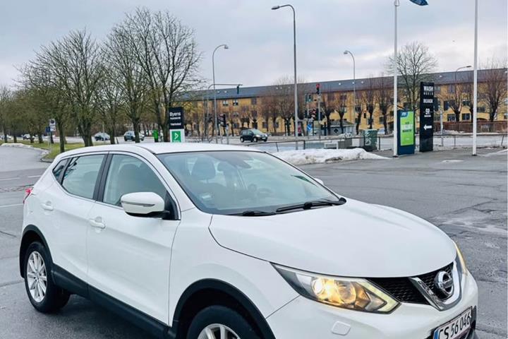 Hvid Nissan Qashqai fra 2014