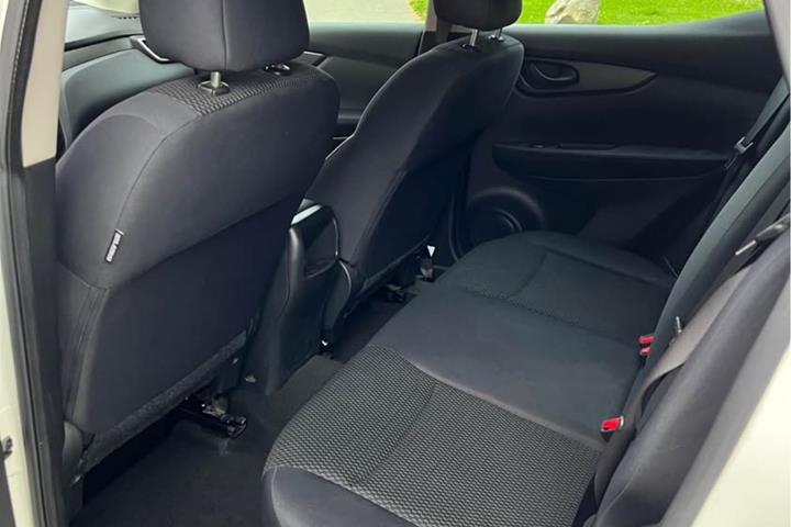 Hvid Nissan Qashqai fra 2014