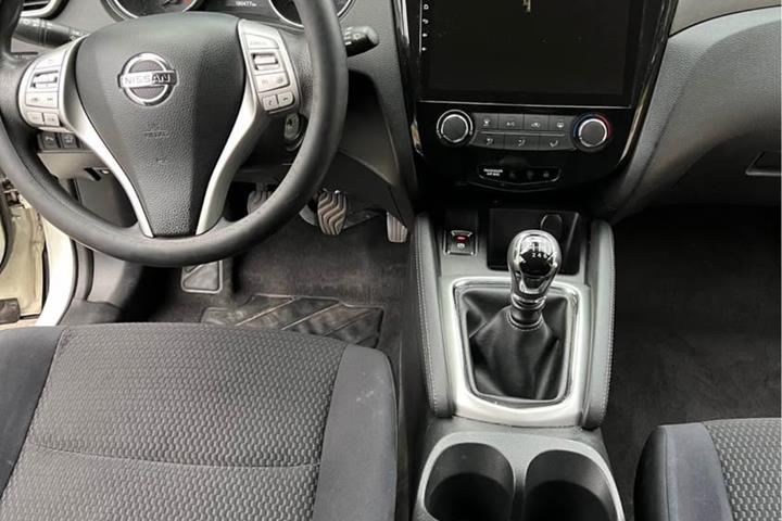 Hvid Nissan Qashqai fra 2014