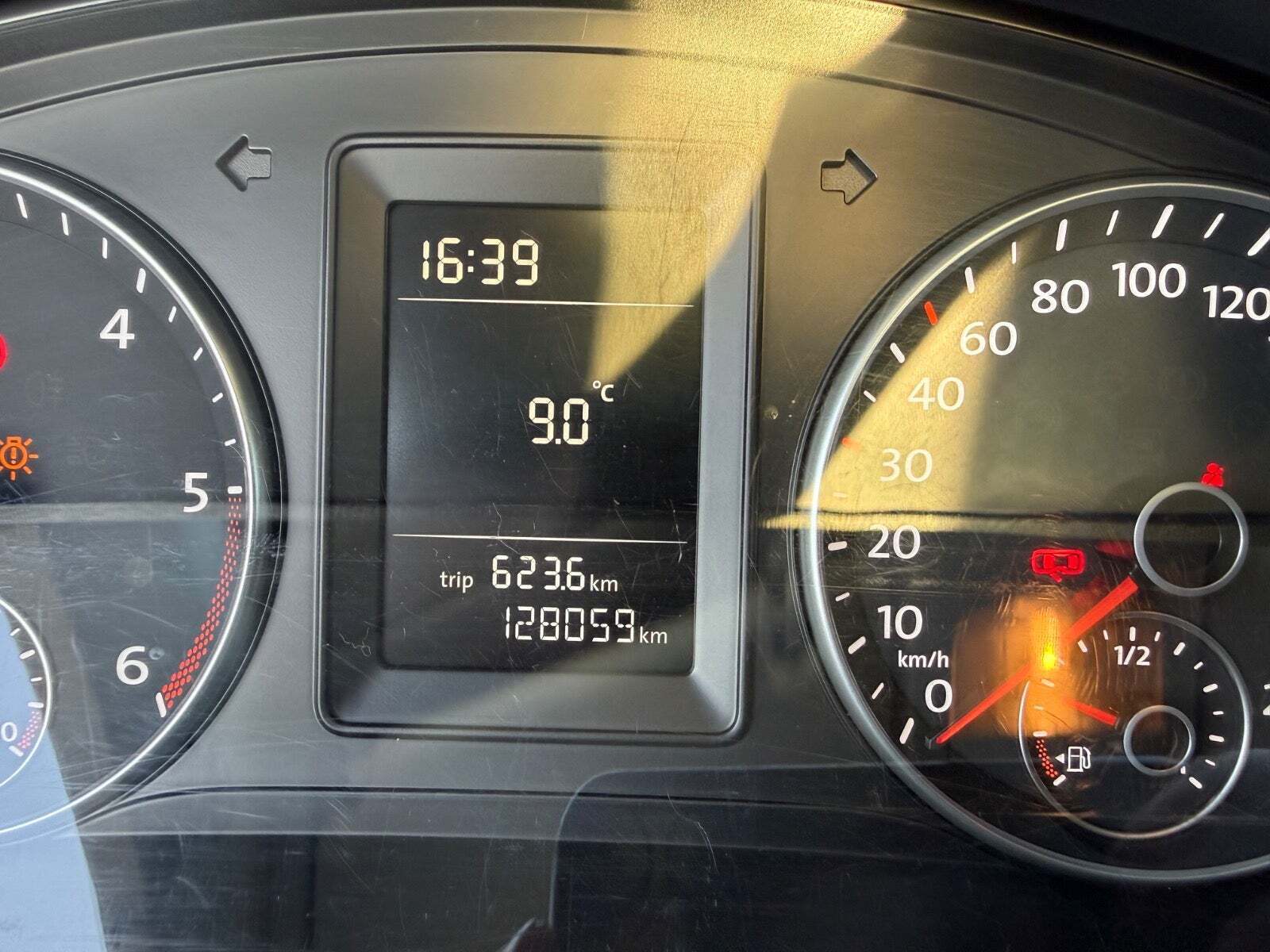 Hvid VW Caddy fra 2019