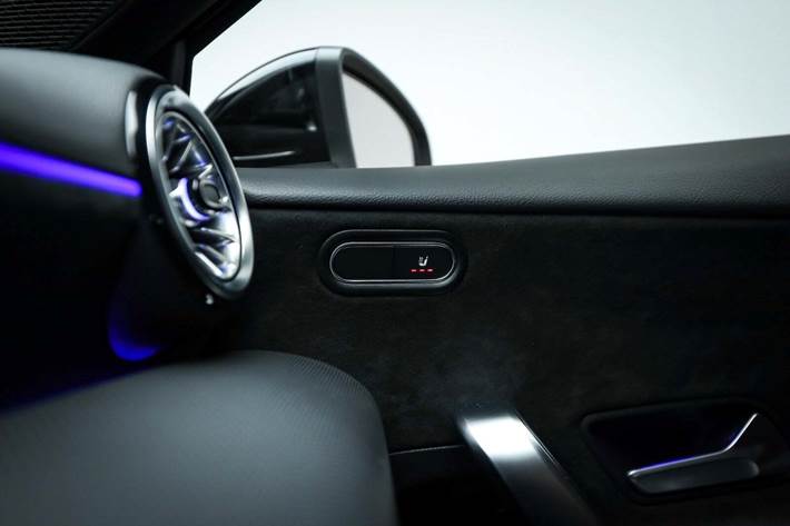 Sort Mercedes A250 e fra 2023