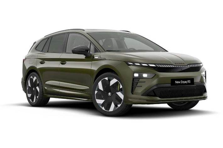 Grøn Skoda Enyaq fra 2026 set udefra