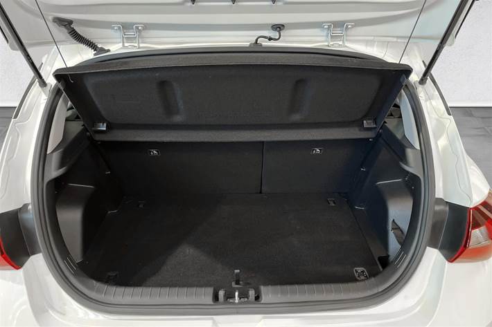 Hvid Hyundai i20 fra 2022