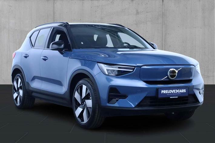 Blå Volvo XC40 fra 2022
