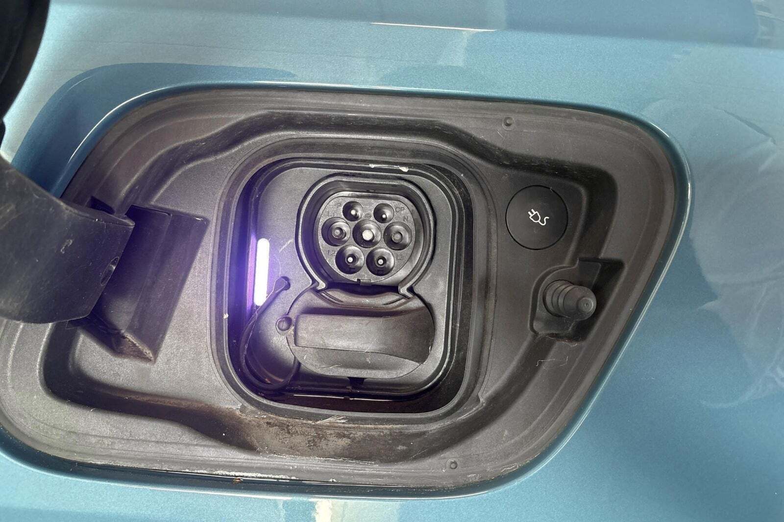 Blå Volvo XC40 fra 2022