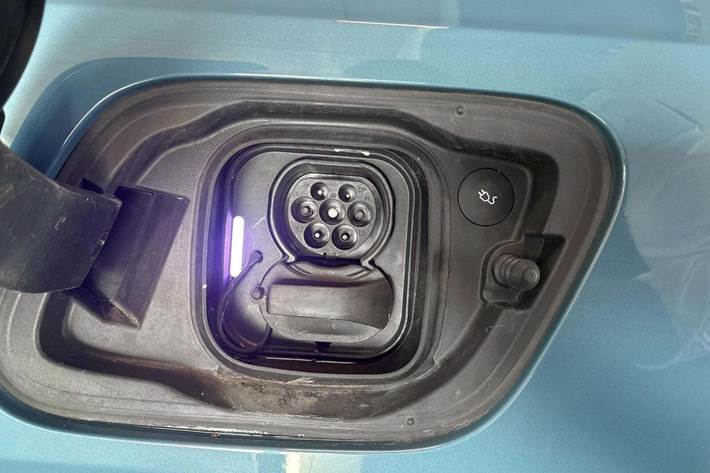 Blå Volvo XC40 fra 2022