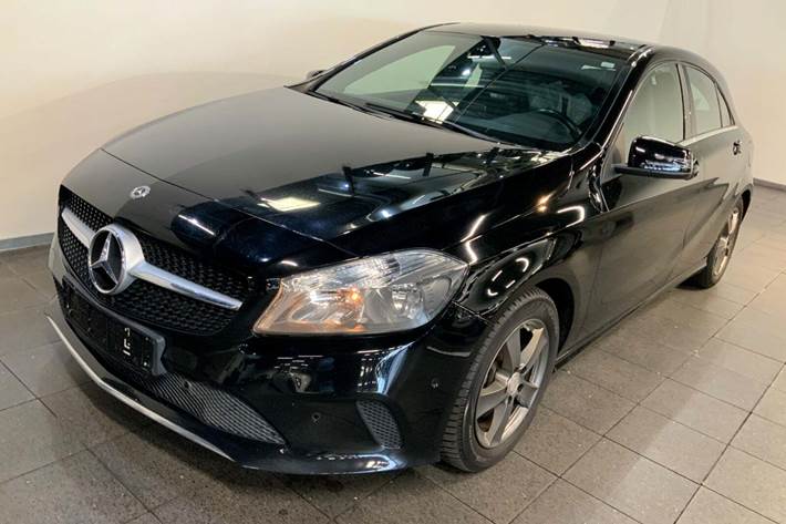 Sort Mercedes A200 d fra 2017 set udefra