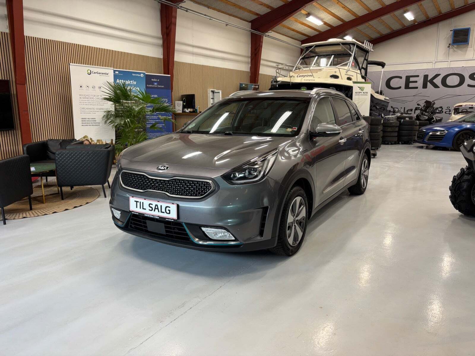 Grå Kia Niro fra 2018