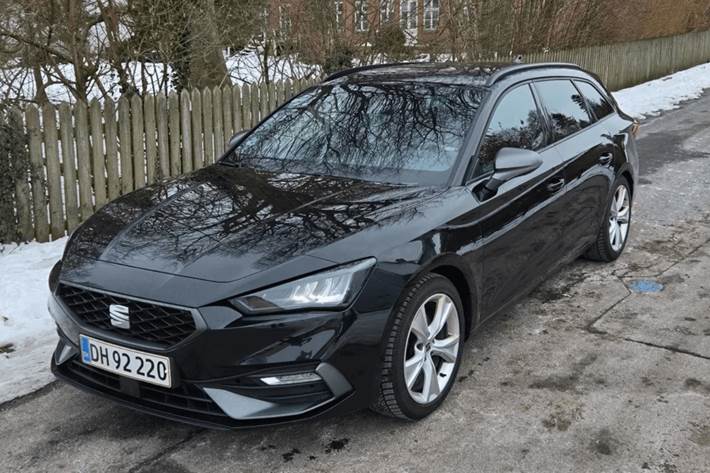Sort Seat Leon fra 2021 set udefra
