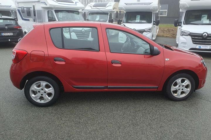 Rød Dacia Sandero fra 2013