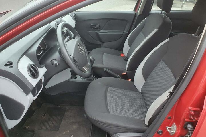 Rød Dacia Sandero fra 2013
