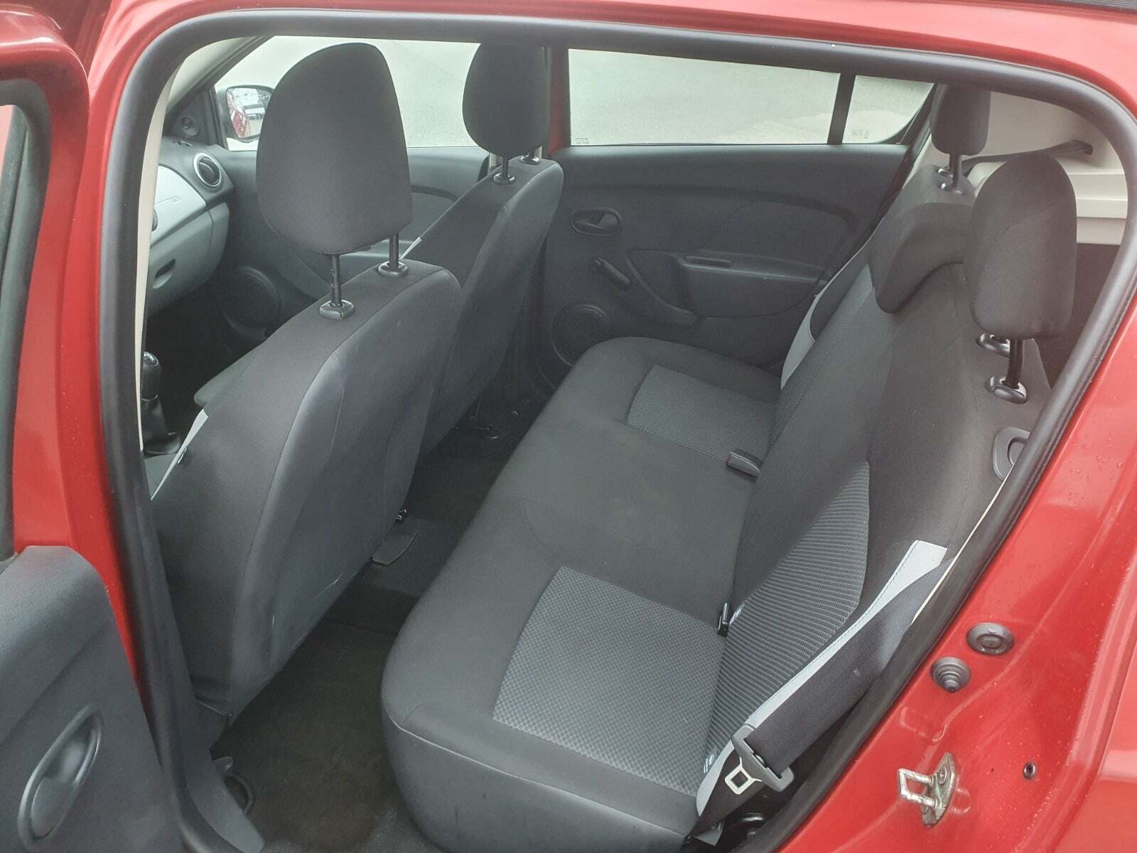 Rød Dacia Sandero fra 2013