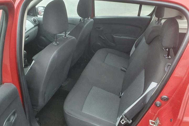 Rød Dacia Sandero fra 2013